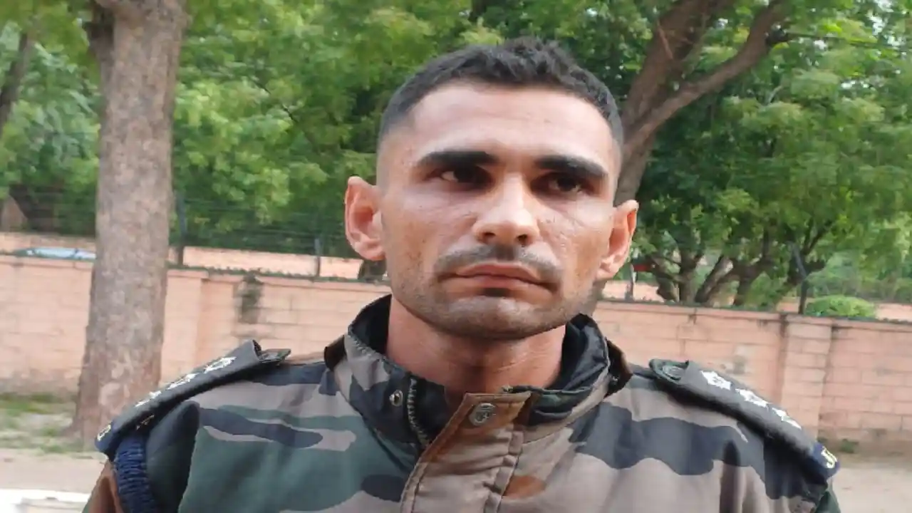 Army Intelligence caught fake captain, recovered two iPhone 30 debit cards in search