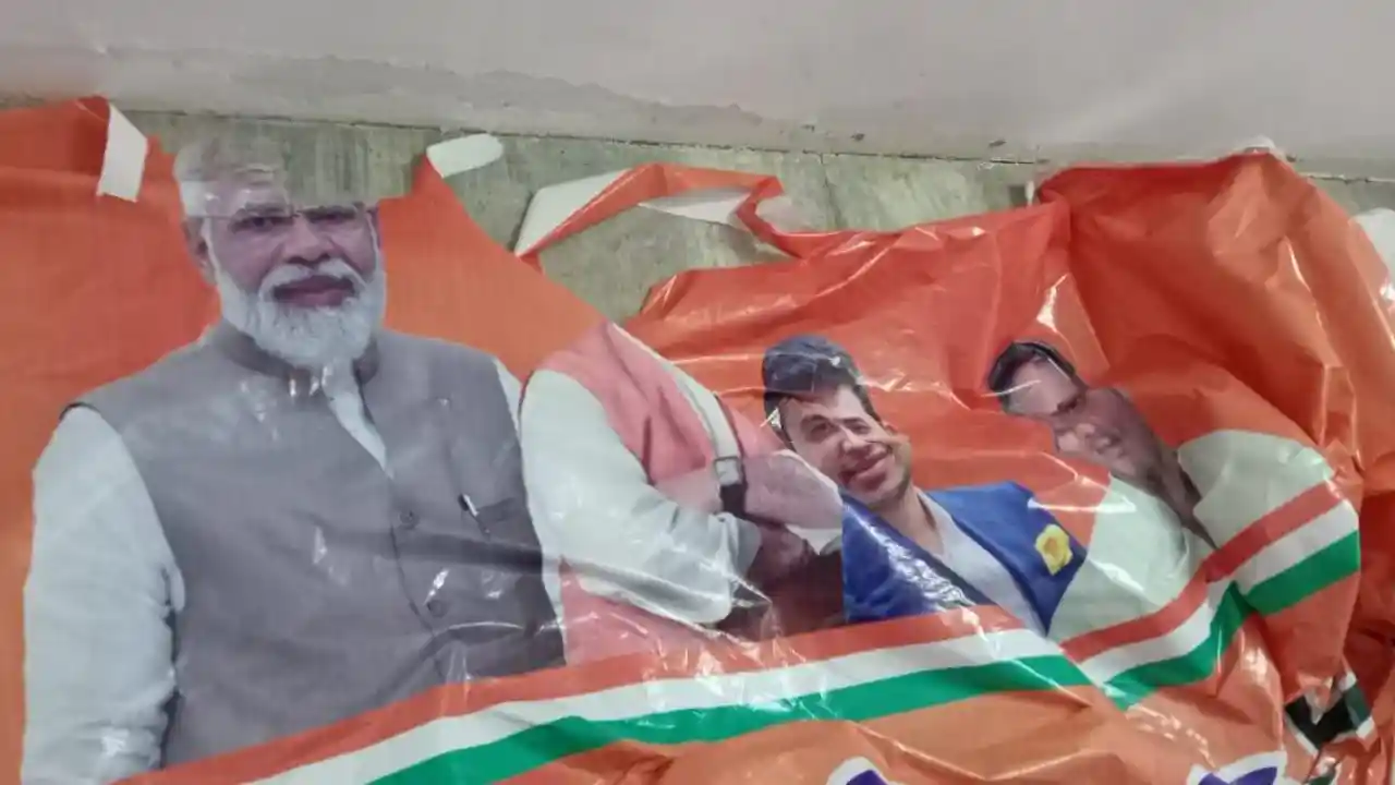 Fight in BJP Yuva Morcha meeting, MLA's supporters tore the banner