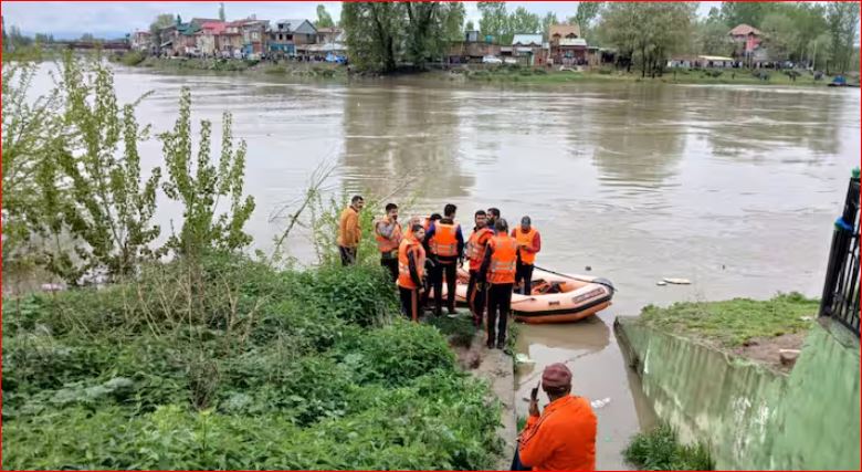 Boat capsizes in Jammu and Kashmir